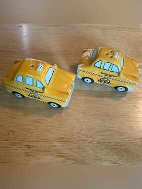Yellow taxi cab salt & pepper shakers by Pier 1 EUC